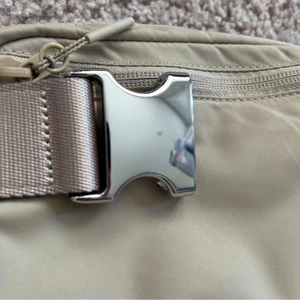 Lululemon Trench White Opal Everywhere Belt Bag 1L